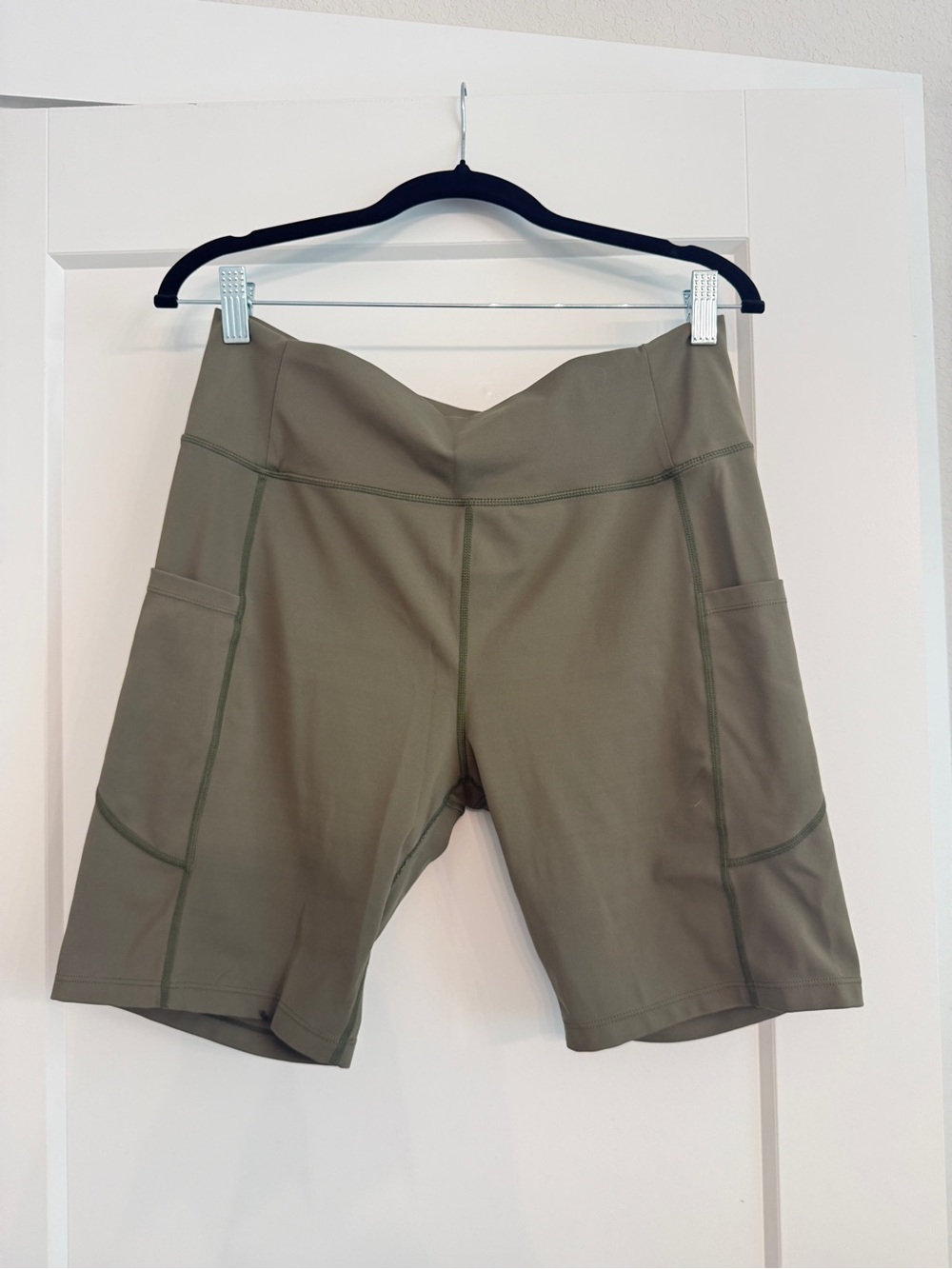 Olive Green High Waisted Biker Shorts w/ Pockets Size L